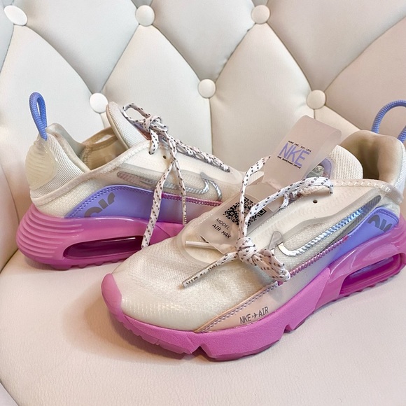 Women's Air Max 2090 Casual Sneakers Size 5.5 - Picture 3 of 6